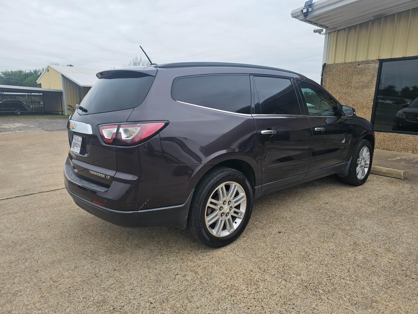 2015 PURPLE Chevrolet Traverse 1LT FWD (1GNKRGKD5FJ) with an 3.6L V6 DOHC 24V engine, 6-Speed Automatic transmission, located at 533 S Seven Points BLVD, Seven Points, TX, 75143, (430) 255-4030, 32.313999, -96.209351 - Photo#2